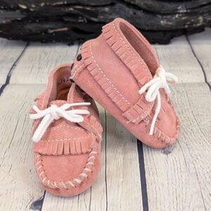 Minnetonka Infant Suede Moccasin Booties with Fringe – Soft Sole, Anti-Slip Grip